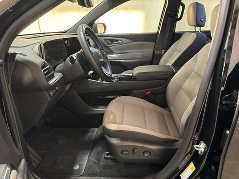 Used 2026 Chevrolet Traverse LT w/ Driver Confidence Package FWD image 12