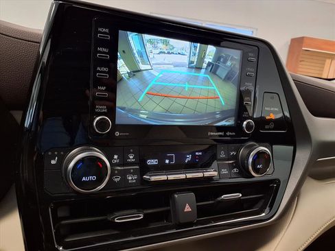 Used 2022 Toyota Highlander XLE image 27