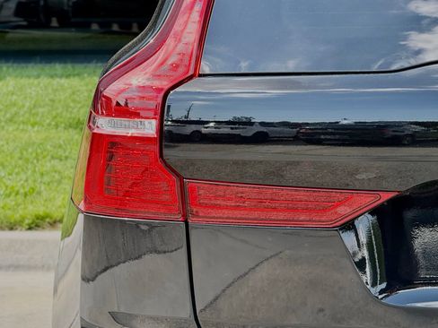 Used 2023 Volvo XC60 B5 Plus FWD image 11