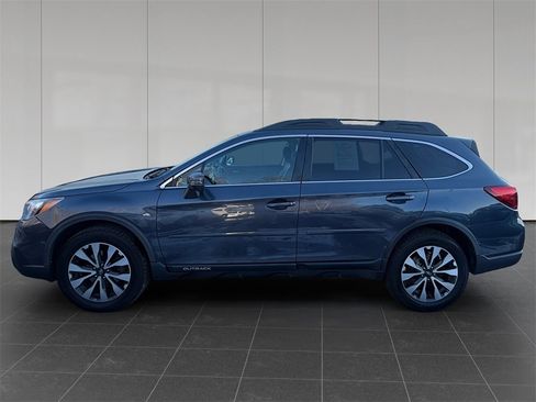 Used 2017 Subaru Outback 2.5i Limited image 2