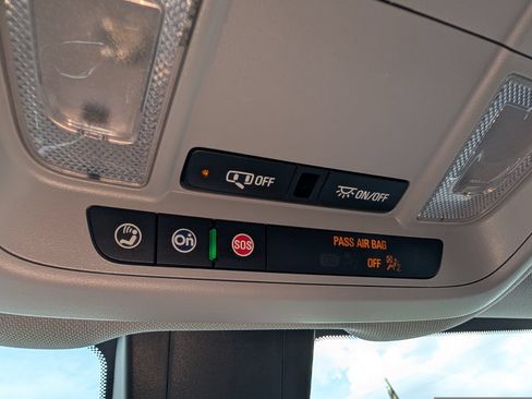 Used 2020 Chevrolet Equinox LT FWD image 33
