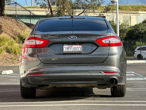 Used 2016 Ford Fusion SE w/ Equipment Group 202A image 4