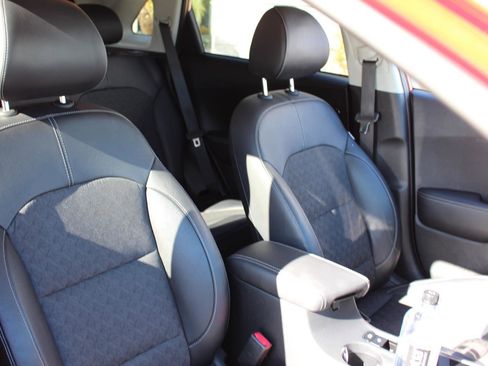 Used 2022 Kia Niro EX image 15