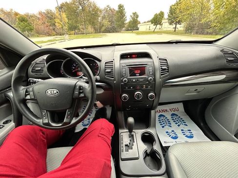 Used 2013 Kia Sorento LX w/ Convenience Pkg image 16