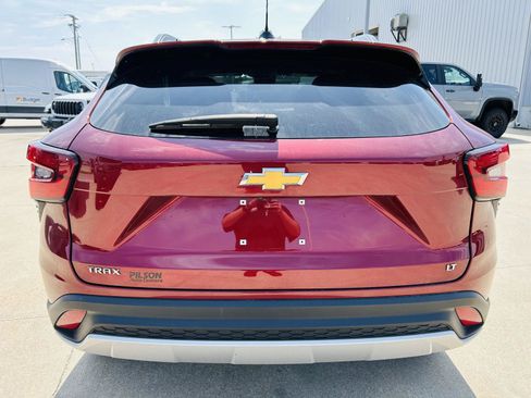 Used 2025 Chevrolet Trax LT FWD image 33