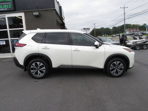 Used 2021 Nissan Rogue SV FWD image 3