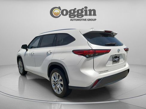 Used 2022 Toyota Highlander Limited FWD image 4