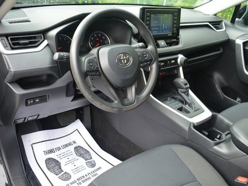 Used 2022 Toyota RAV4 LE AWD/4WD image 10