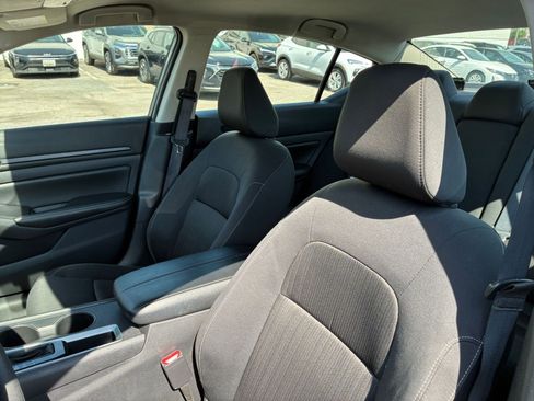 Used 2025 Nissan Altima 2.5 SV image 36