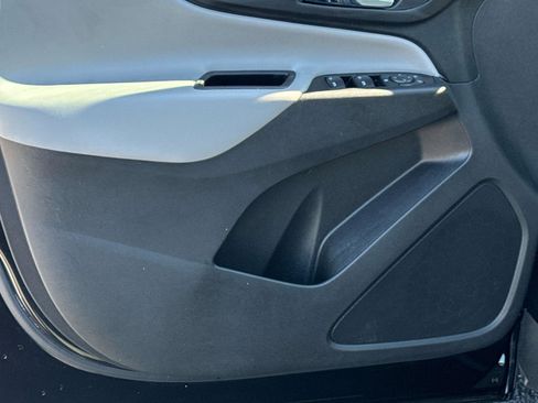 Used 2020 Chevrolet Equinox LS FWD image 13