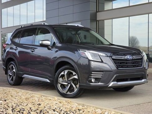 Used 2022 Subaru Forester Touring image 2
