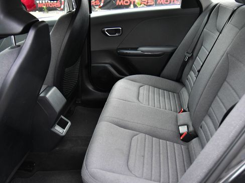 Used 2025 Kia K4 EX image 37