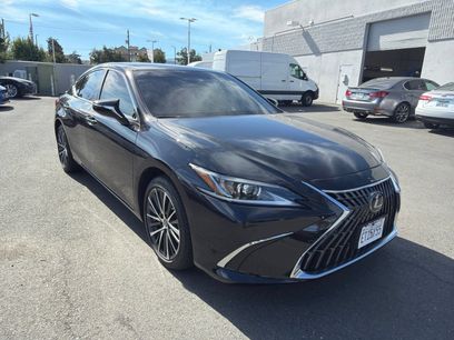 Used 2025 Lexus ES 300h w/ Premium Package