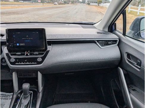 Used 2024 Toyota Corolla Cross LE image 25