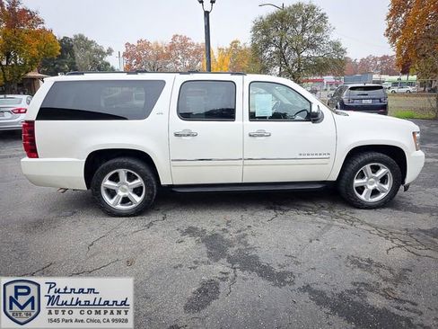 Used 2010 Chevrolet Suburban LTZ image 2