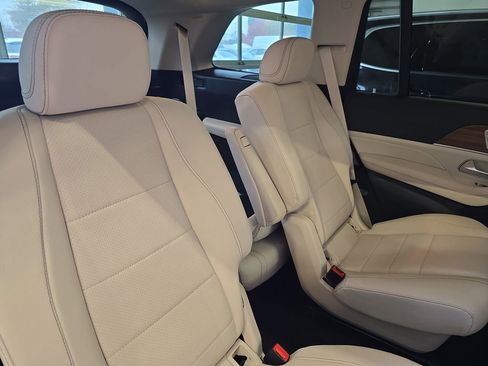 Certified 2024 Mercedes-Benz GLS 450 4MATIC image 12