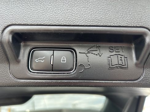 Certified 2021 Ford Explorer XLT w/ Equipment Group 202A AWD/4WD image 18