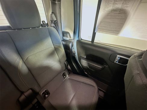 Used 2025 Jeep Gladiator Sport image 14