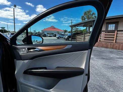 Used 2018 Lincoln MKC Select w/ Select Plus Package image 21