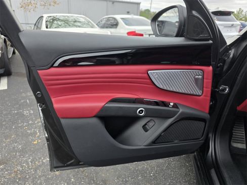 Used 2023 Maserati Grecale Modena image 12