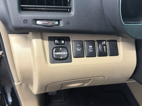 Used 2012 Toyota Highlander FWD w/ Tech Pkg image 20