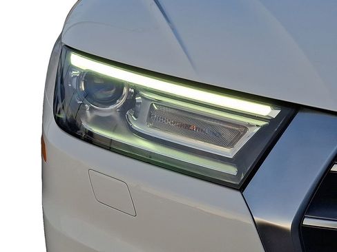 Used 2019 Audi Q5 2.0T Premium w/ Convenience Package image 10