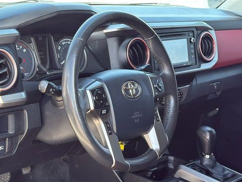 Used 2018 Toyota Tacoma SR5 image 7