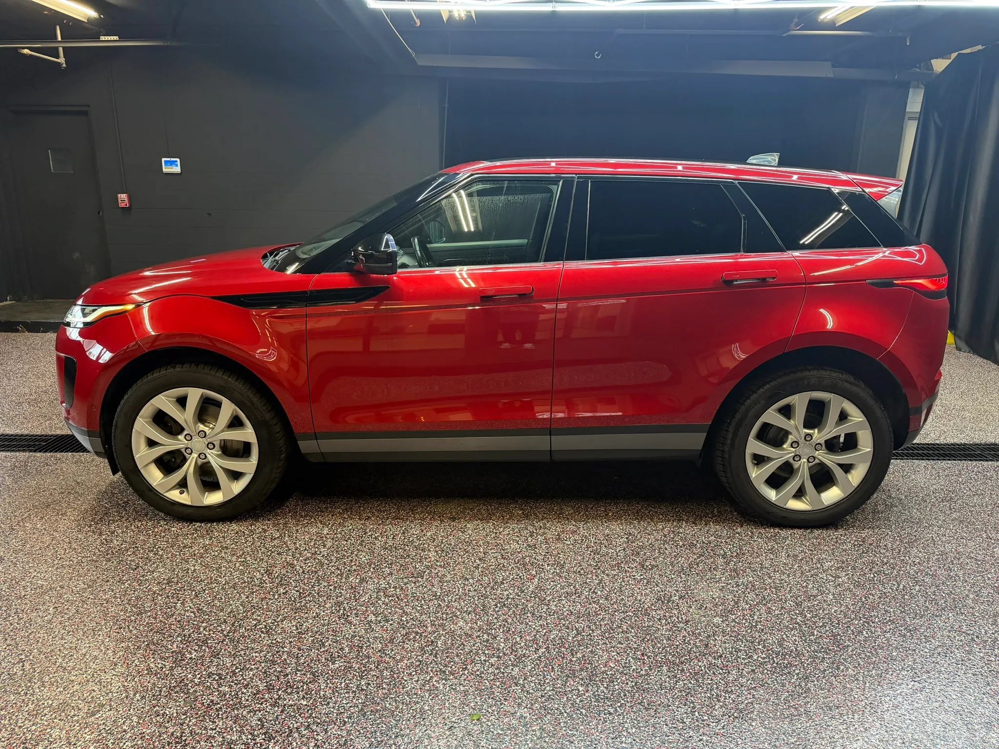 Used 2020 Land Rover Range Rover Evoque SE AWD/4WD image 3