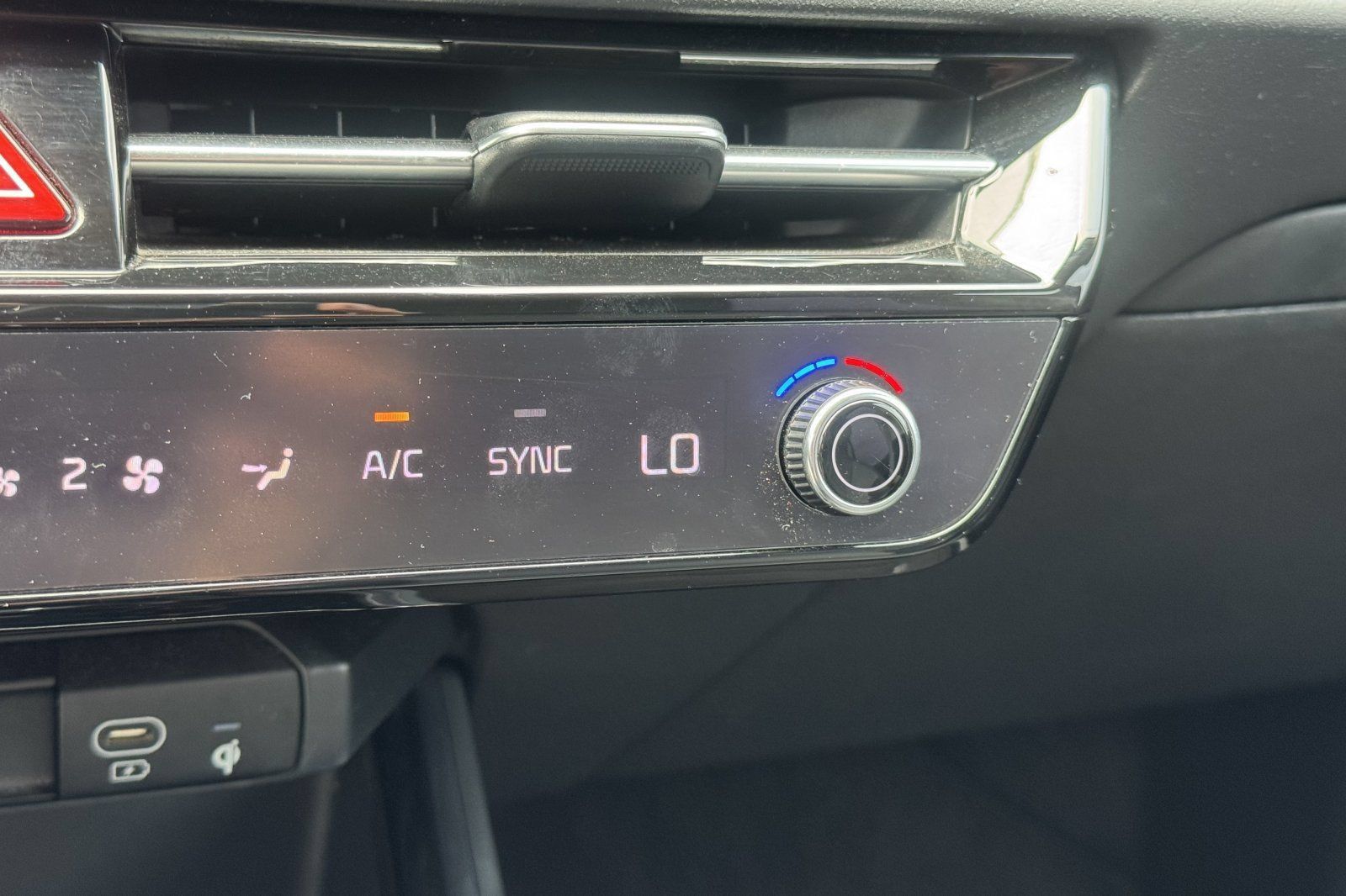 Used 2023 Kia Niro EX FWD image 25