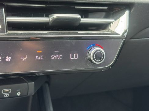 Used 2023 Kia Niro EX FWD image 25