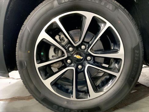 Used 2025 Chevrolet TrailBlazer LT AWD/4WD image 9
