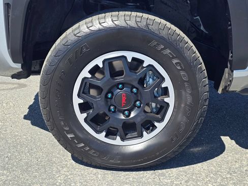 Used 2024 Toyota Tacoma TRD Off-Road AWD/4WD image 8