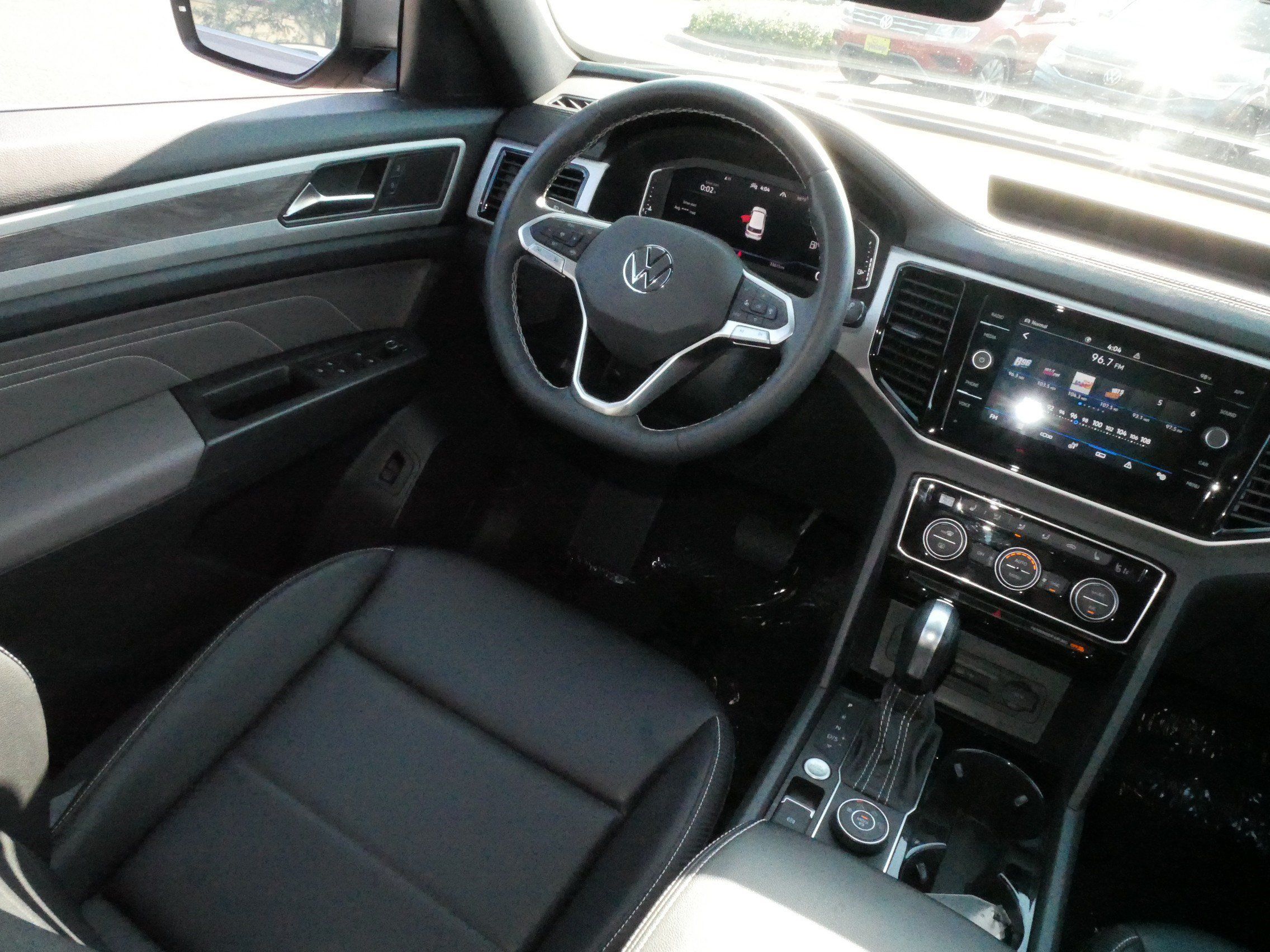 Certified 2023 Volkswagen Atlas Cross Sport SE w/ Panoramic Sunroof Package AWD/4WD image 10