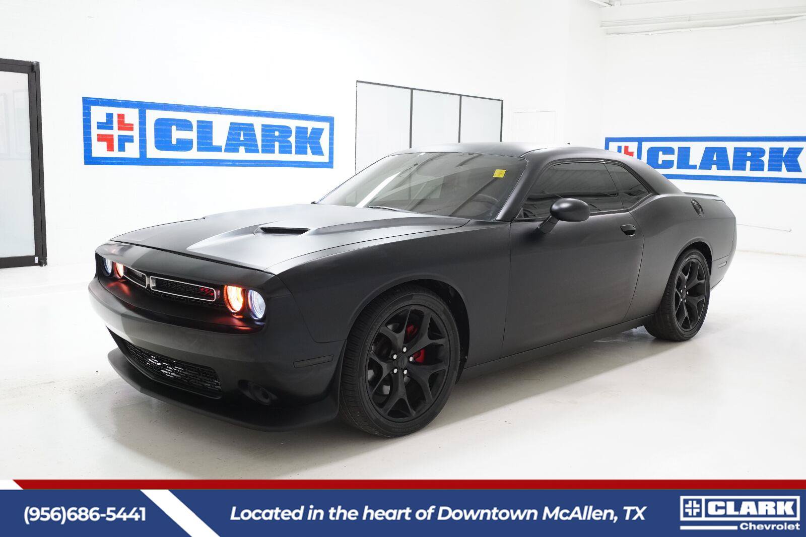 Used 2017 Dodge Challenger R/T RWD image 1