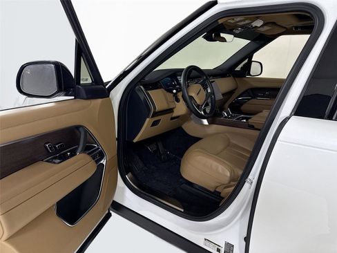Used 2023 Land Rover Range Rover SE image 12