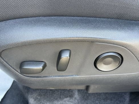 Used 2025 Chevrolet Traverse LT FWD image 12