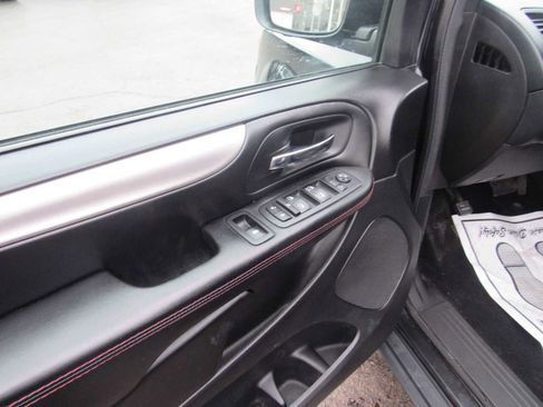 Used 2017 Dodge Grand Caravan GT image 9