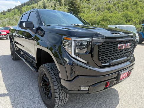 Used 2024 GMC Sierra 1500 AT4 w/ Technology Package AWD/4WD image 8