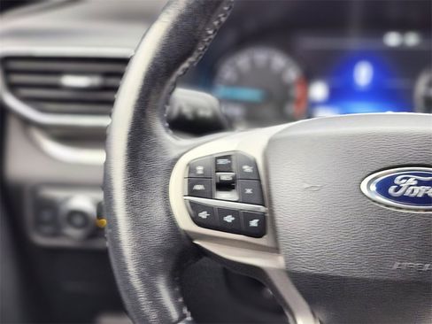 Certified 2022 Ford Explorer XLT w/ Equipment Group 202A image 29