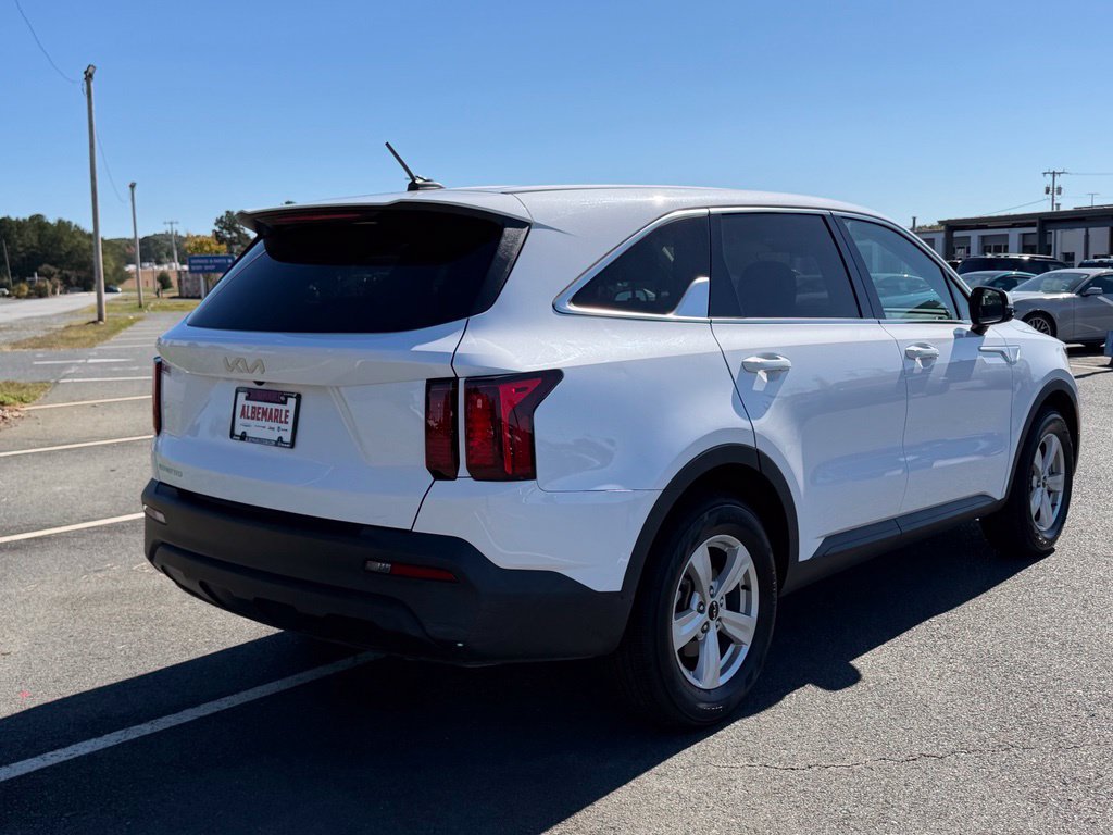 Used 2023 Kia Sorento LX FWD image 3
