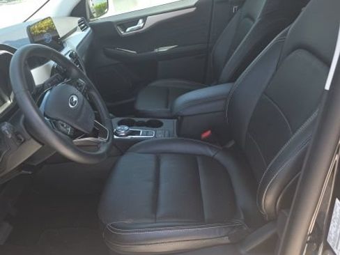 Certified 2022 Ford Escape SEL w/ Technology Package FWD image 2
