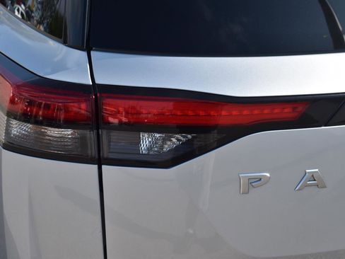 Used 2024 Nissan Pathfinder SV FWD image 8