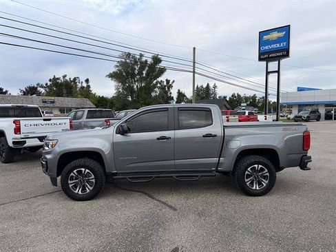 Used 2022 Chevrolet Colorado Z71 AWD/4WD image 5