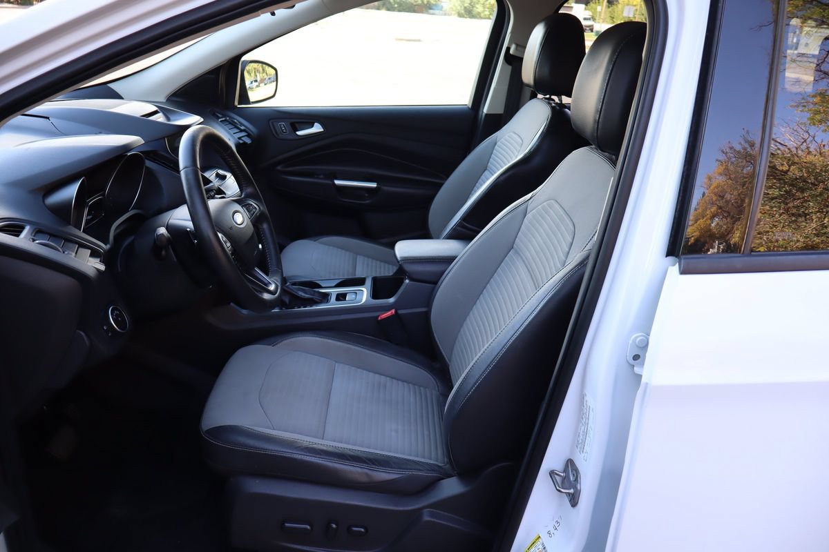 Used 2017 Ford Escape SE w/ Equipment Group 201A AWD/4WD image 19