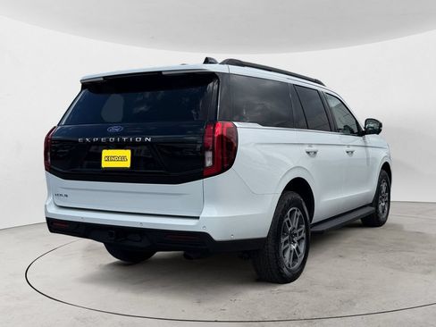 Certified 2025 Ford Expedition Active AWD/4WD image 5