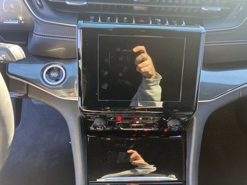 Certified 2023 Jeep Grand Cherokee L Laredo image 9