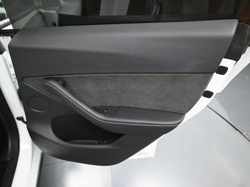 Used 2023 Tesla Model Y Long Range AWD/4WD image 30