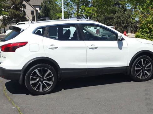 Used 2017 Nissan Rogue Sport SL AWD/4WD image 9