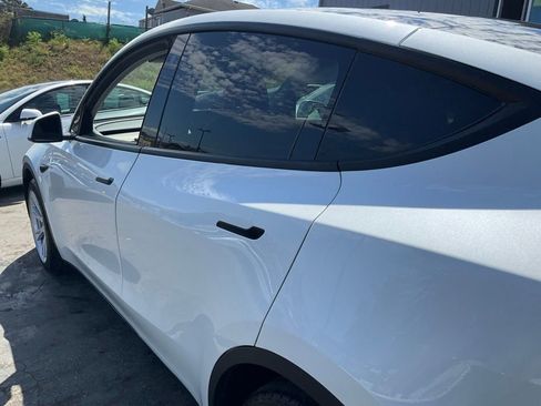 Used 2021 Tesla Model Y Long Range image 89