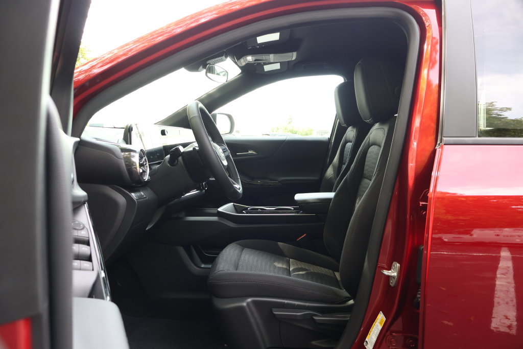 Used 2025 Chevrolet Equinox LT AWD/4WD image 30